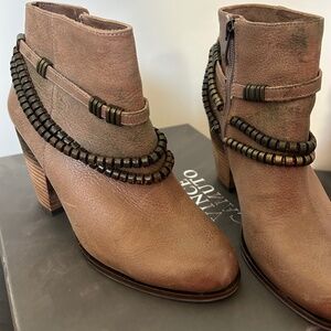 Vince Camuto Vo-Halla Booties (Smoke Taupe)